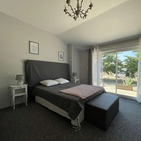 Holiday home A Avec Piscine Chauffee, 6 Pers, Jardin Cloture, Animaux Admis - Fr-1-382-127 *
